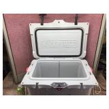 Everbilt 26 Qt High Performance Cooler - Nice Everbilt 26 Qt High Performance Cooler - Nice