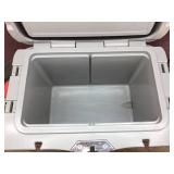 Everbilt 26 Qt High Performance Cooler - Nice Everbilt 26 Qt High Performance Cooler - Nice