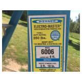 Werner Electro-Master 6006 Fiberglass 6 Ft Ladder - 250 Lbs Werner Electro-Master 6006 Fiberglass 6 Ft Ladder - 250 Lbs