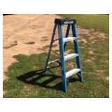 Werner 4 Ft Fiberglass Ladder - 250 Lbs Werner 4 Ft Fiberglass Ladder - 250 Lbs