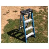 Werner 4 Ft Fiberglass Ladder - 250 Lbs Werner 4 Ft Fiberglass Ladder - 250 Lbs