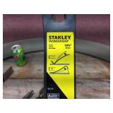2 Framing Hammers & 2 Stanley "Wonder Bars" 2 Framing Hammers & 2 Stanley "Wonder Bars"