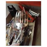 Tray of Vintage & New Kitchen Utensils - Foley Fork, Etc Tray of Vintage & New Kitchen Utensils - Foley Fork, Etc