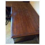 L-Shaped Office Desk & Chair L-Shaped Office Desk & Chair