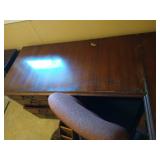 L-Shaped Office Desk & Chair L-Shaped Office Desk & Chair