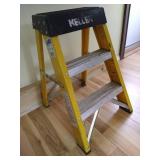 Keller 26" Fiberglass Step Ladder Keller 26" Fiberglass Step Ladder