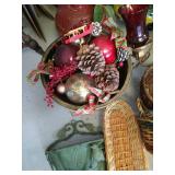 Baskets & Decor Baskets & Decor