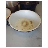 (4) Large Bowls - Canning, Etc (4) Large Bowls - Canning, Etc