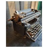 Underwood Standard Typewriter, great display