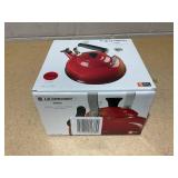 Le Creuset Classic Whistling Tea Kettle Red 1.6L