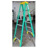 G - Werner 6 Foot Green Fiberglass Step Ladder 225 lb Capacity