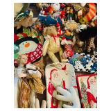 Lr - Large Collection of Vintage and Holiday Christmas Decorations and Ornaments