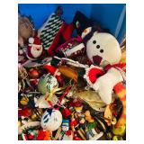 Lr - Large Collection of Vintage and Holiday Christmas Decorations and Ornaments