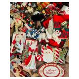 Lr - Large Collection of Vintage and Holiday Christmas Decorations and Ornaments