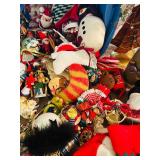 Lr - Large Collection of Vintage and Holiday Christmas Decorations and Ornaments