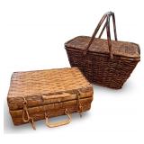 Set of 2 Wicker Picnic Baskets with Handles and Lids