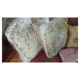 4-Pillows, 2 Tablecloths and Afghan