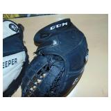 2 Pack CCM Goalie Gloves 2 Pack CCM Goalie Gloves