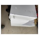 Jobox L-Shaped Steel Liquid Transfer Tank in White BRAND NEW - SMALL DENT See Pictures Model # 480000 MSRP $719.25