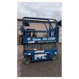 Genie GS1930 Scissor Lift. 500# platform maximum. Hours: 610 SEE VIDEO