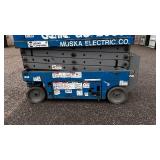 Genie GS1930 Scissor Lift. 500# platform maximum. Hours: 610 SEE VIDEO