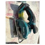 (2) Makita XSC01 handheld circular saws with (2) 18V 3.0 AH batteries & a DC18RA charger