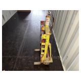 Rol-A-Lift M4 with a hand operated hydraulic jack