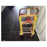 Rol-A-Lift M4 with a hand operated hydraulic jack