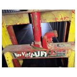 Rol-A-Lift M4 with a hand operated hydraulic jack