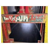 Rol-A-Lift M4 with a hand operated hydraulic jack