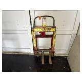 Rol-A-Lift M4 with a hand operated hydraulic jack