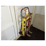 Rol-A-Lift M4 with a hand operated hydraulic jack