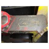 Rol-A-Lift M4 with a hand operated hydraulic jack