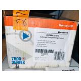 Honeywell Microprocessor-based On-off Primary burner control RM7895 A 1014