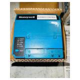 Honeywell Microprocessor-based On-off Primary burner control RM7895 A 1014