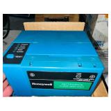 Honeywell Microprocessor-based On-off Primary burner control RM7895 A 1014