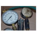 Pressure Gauges and Tire Pressure Checkers Pressure Gauges and Tire Pressure Checkers