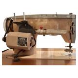 BR2 - White De Luxe Automatic Model 674 Sewing Machine with Vintage Table and Accessories
