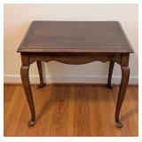 O - Vintage Lane Queen Anne Style Wood Side Table
