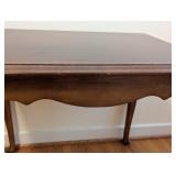 O - Vintage Lane Queen Anne Style Wood Side Table