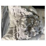 KAKUJIN Grey Tufted Queen 3-Piece Quilt Bedding Set