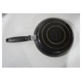 3 Frying Pans & 1 Sauce Pot (all with lids)