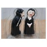 Magnetic Salt and Pepper Shaker Set - Love at First Bite
