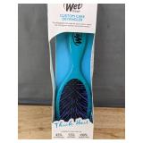 Wet Brush Detangler and 4 Hair Clips with Stones - Brand New Wet Brush Detangler and 4 Hair Clips with Stones - Brand New