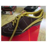 Size 7.5 Laceups
