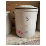 RW 8 gal crock w/cover