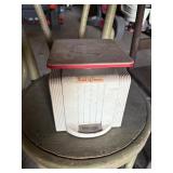 Vintage Kitchen Scale