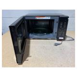 Mainstays 1.1 Cu. ft Microwave Oven in Black Mainstays 1.1 Cu. ft Microwave Oven in Black