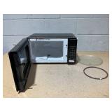Hamilton Beach 0.9 Cu ft Countertop Microwave Oven, 900 Watts, Black Stainless Steel Hamilton Beach 0.9 Cu ft Countertop Microwave Oven, 900 Watts, Black Stainless Steel