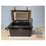 Yeti Tundra 45 Hard Cooler Wetlands Camo Yeti Tundra 45 Hard Cooler Wetlands Camo